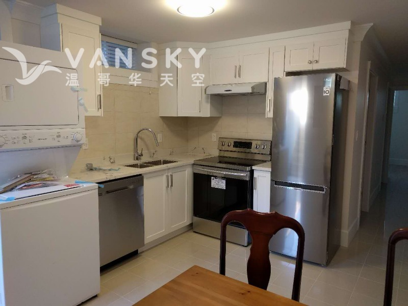 230304013955_2-two beds kitchen.jpg